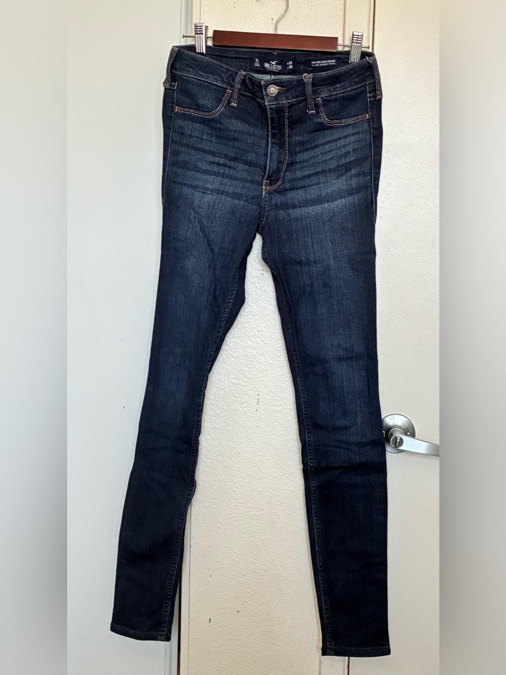 Preowned Hollister High Rise Dark Wash Jean Legging- Dark Blue- Size 7L
